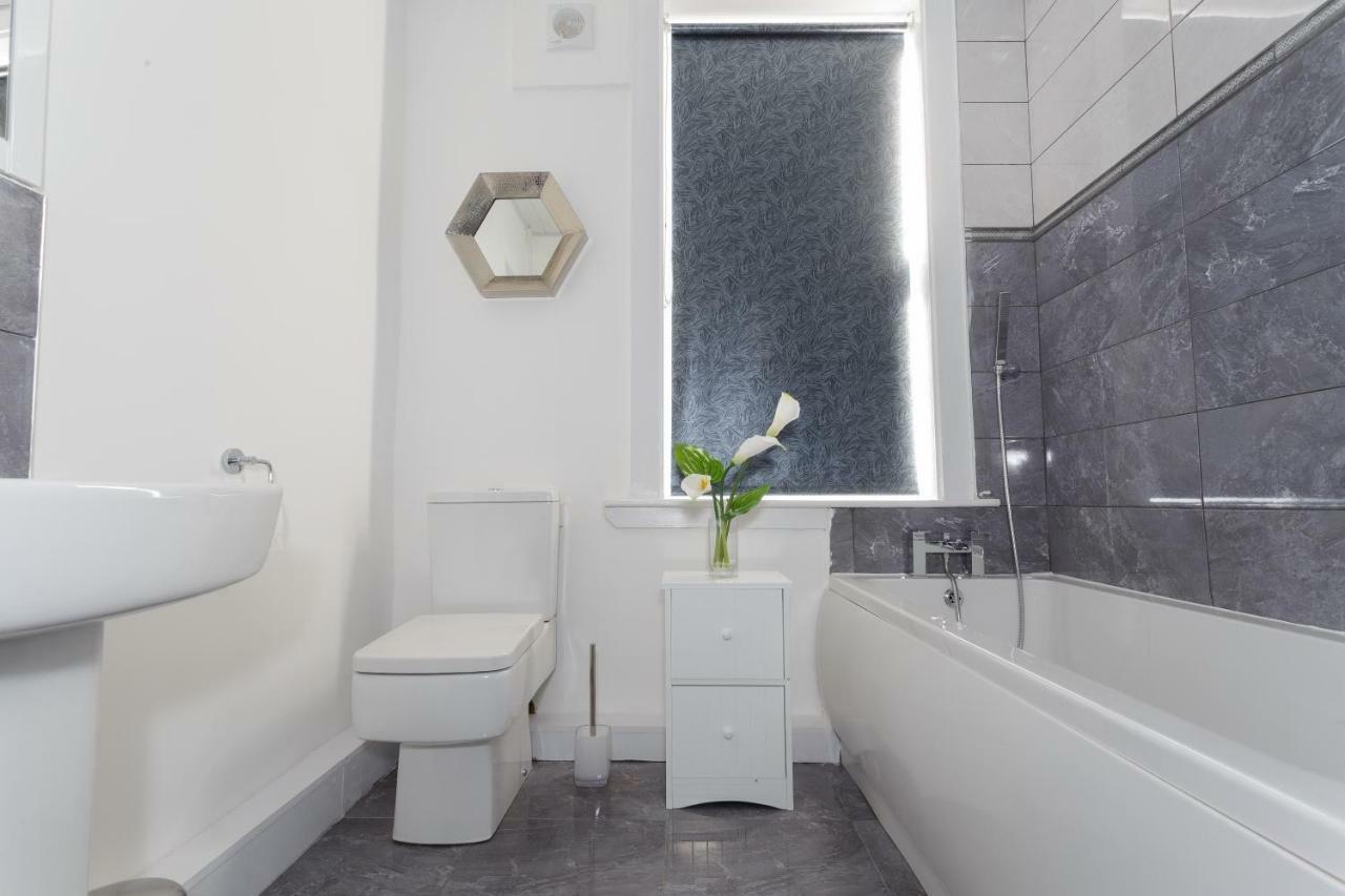 לידס Clifton Bespoke Serviced Apartments מראה חיצוני תמונה